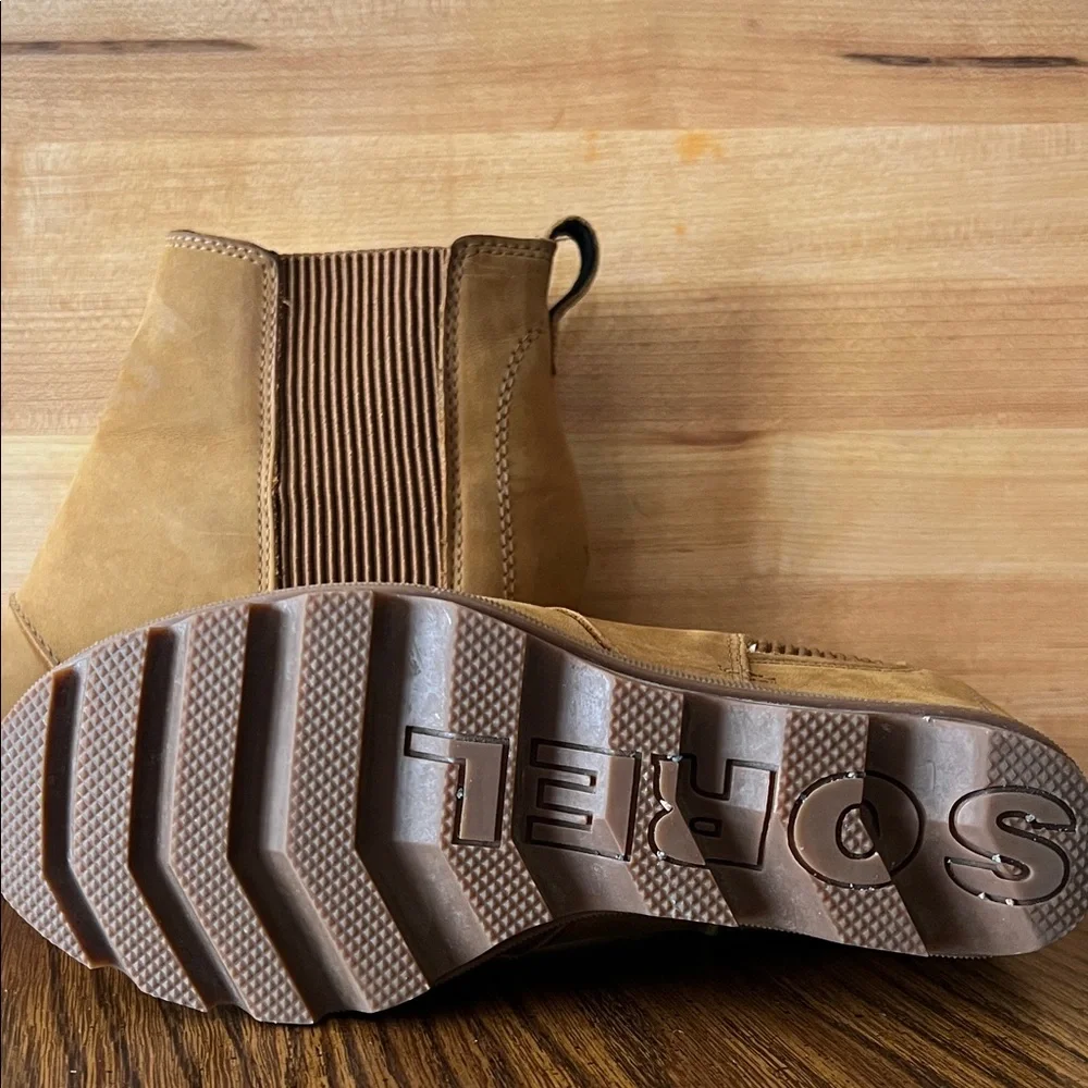 Sorel Chelsea Wedge Boot - Picture 2 of 4